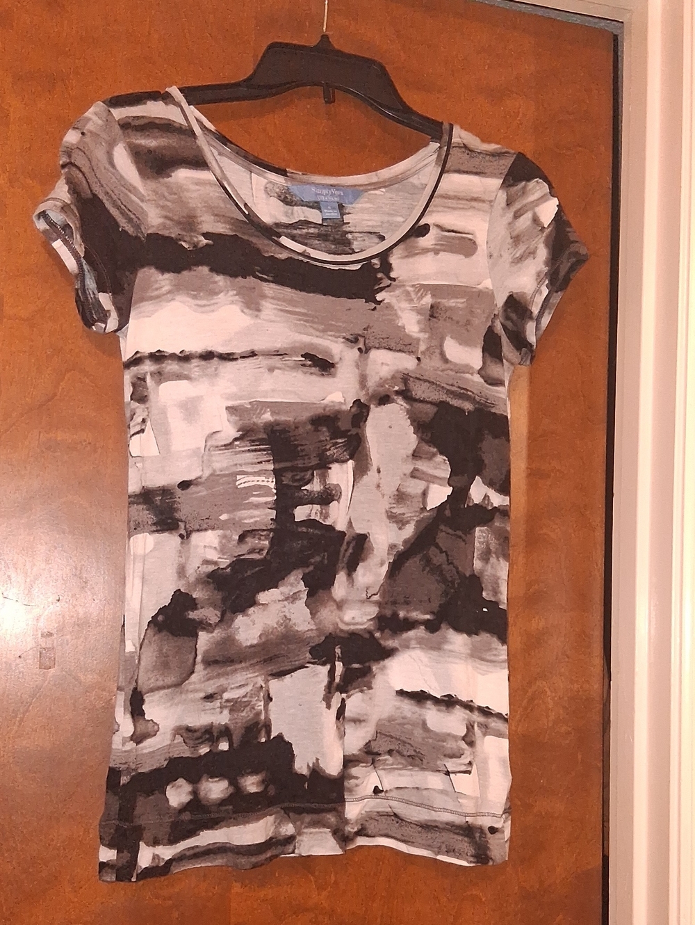 Vera Wang Black & White Abstract Brushstroke Short Sleeve Tee